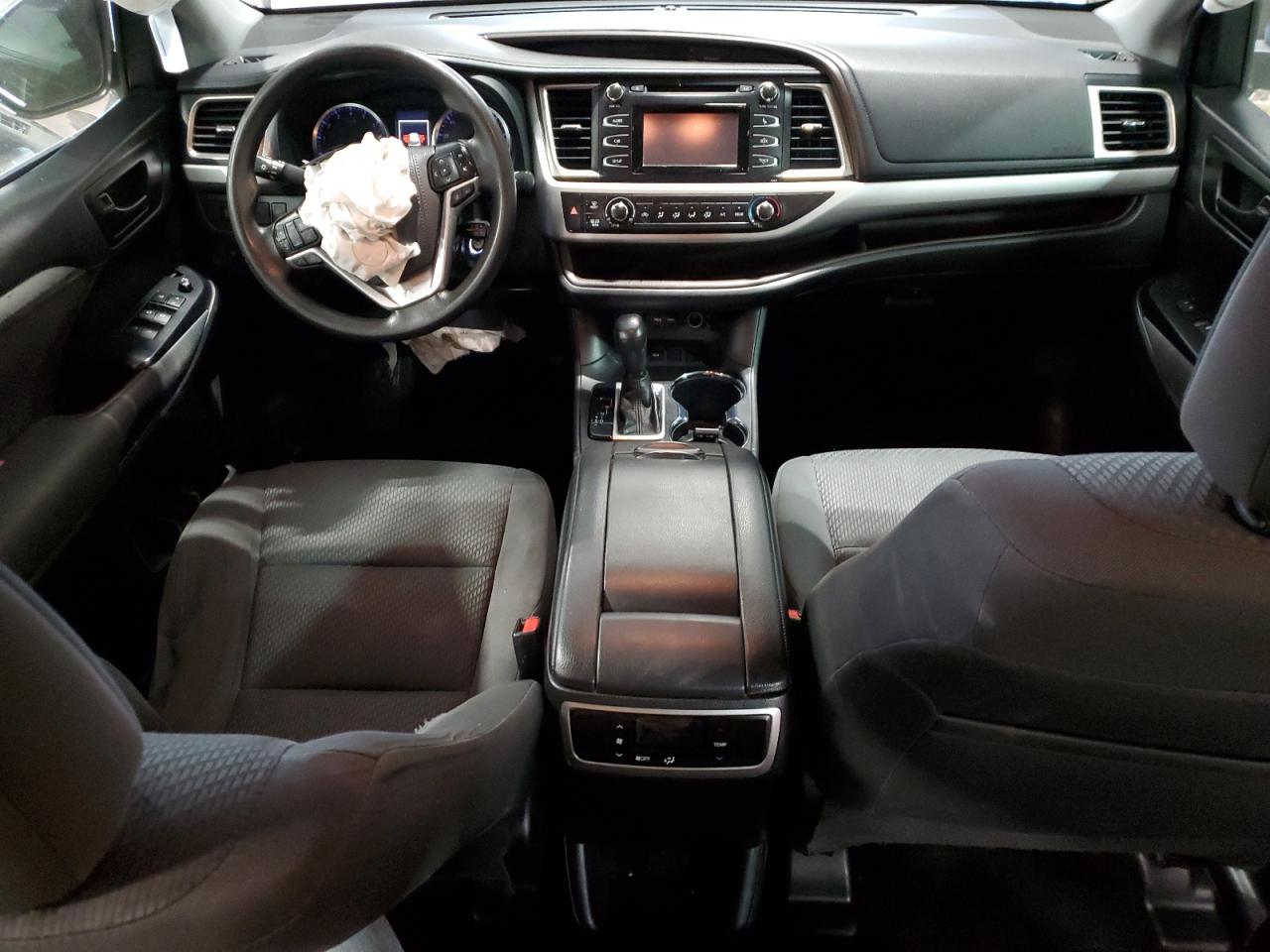 2019 Toyota Highlander Le VIN: 5TDZARFH8KS055026 Lot: 90090875