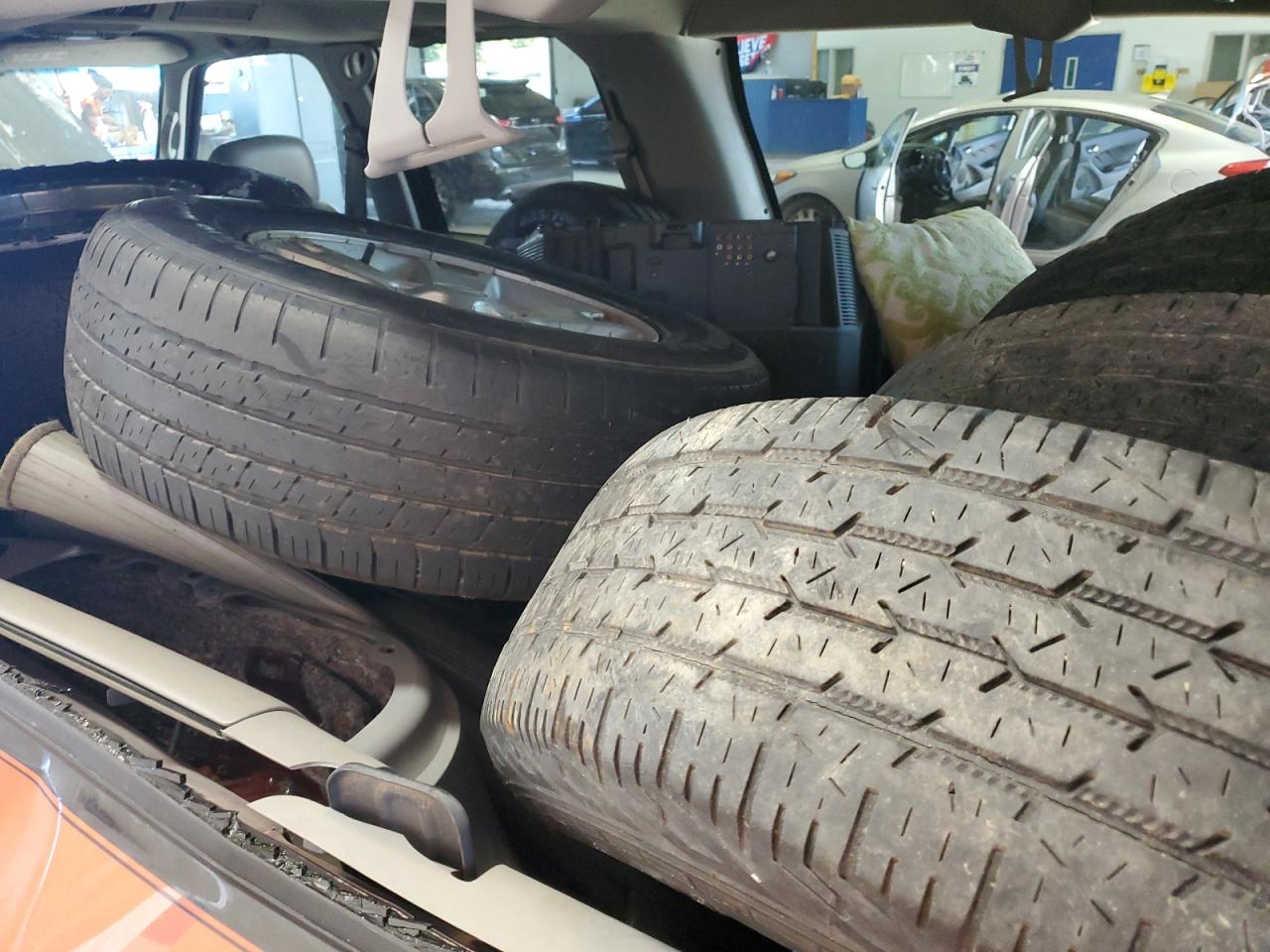 1999 GMC Suburban K1500 VIN: 1GKFK16R4XJ807369 Lot: 85537825