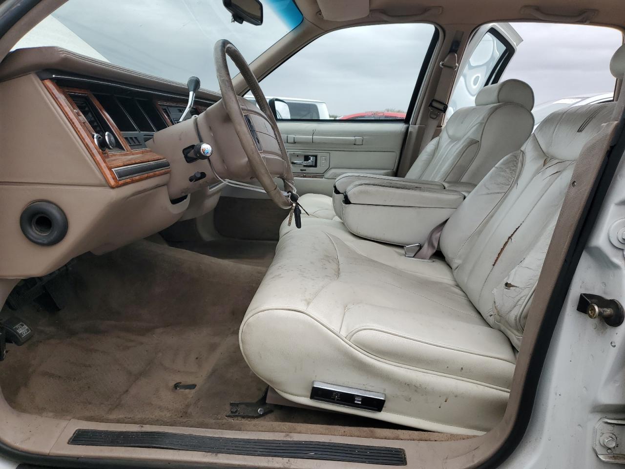 1993 Lincoln Town Car Signature VIN: 1LNLM82W7PY742162 Lot: 81420545