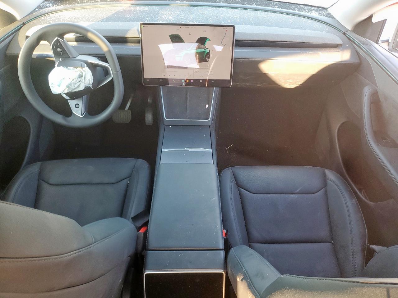 2026 Tesla Model Y VIN: 7SAYGDEE8TA392029 Lot: 85917975