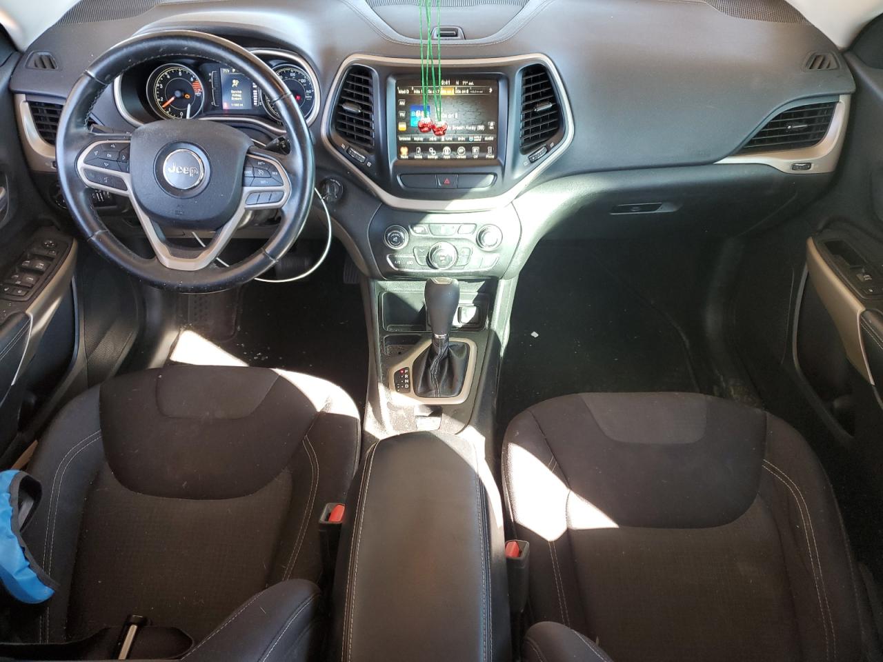 2017 Jeep Cherokee Latitude VIN: 1C4PJLCB7HW586635 Lot: 87436465