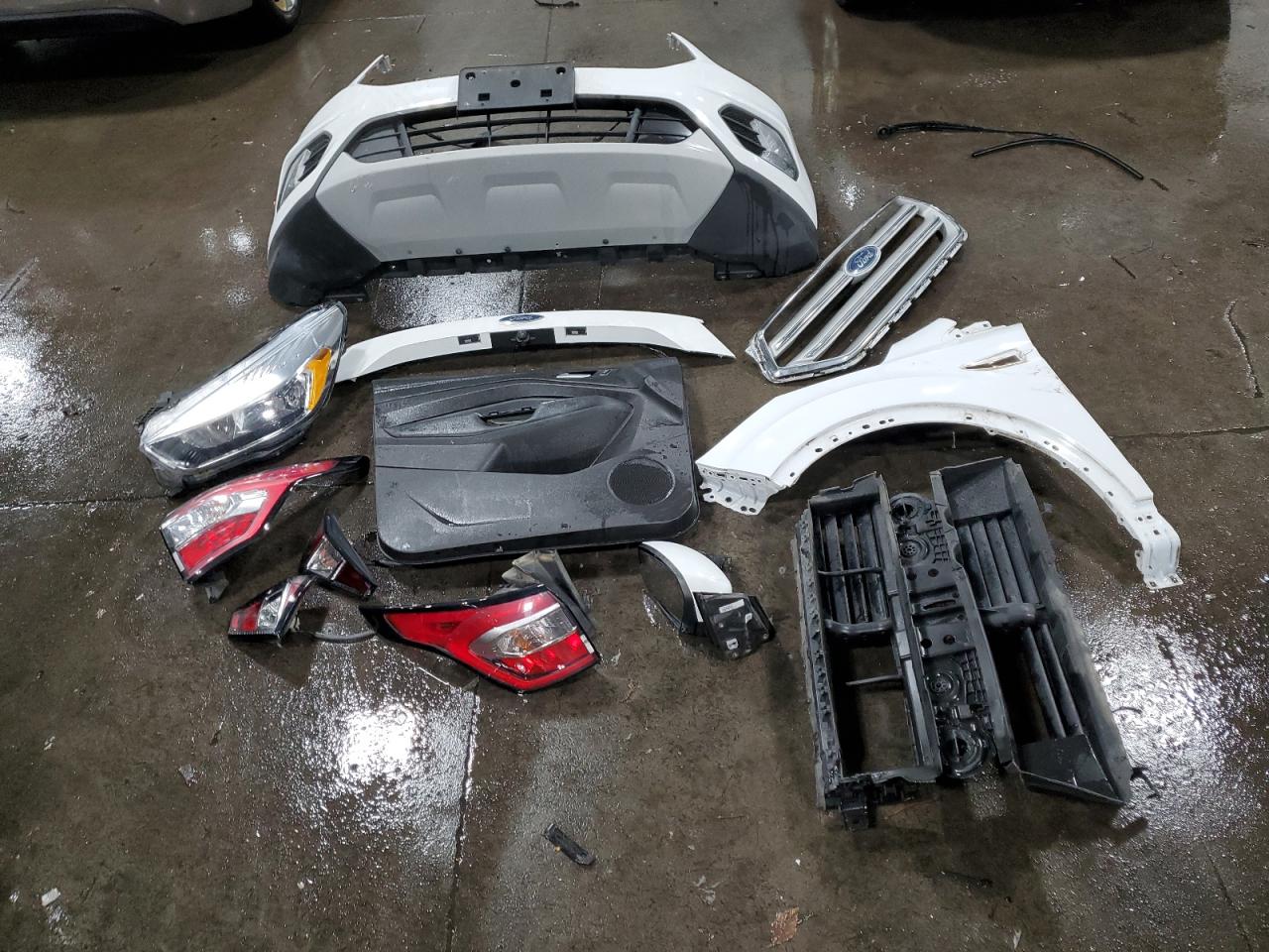 2018 Ford Escape Se VIN: 1FMCU9GDXJUC49586 Lot: 86699655