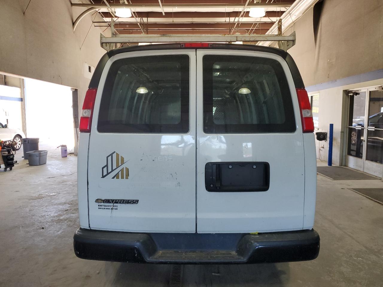 2018 Chevrolet Express G2500 VIN: 1GCWGBFPXJ1332917 Lot: 85335445