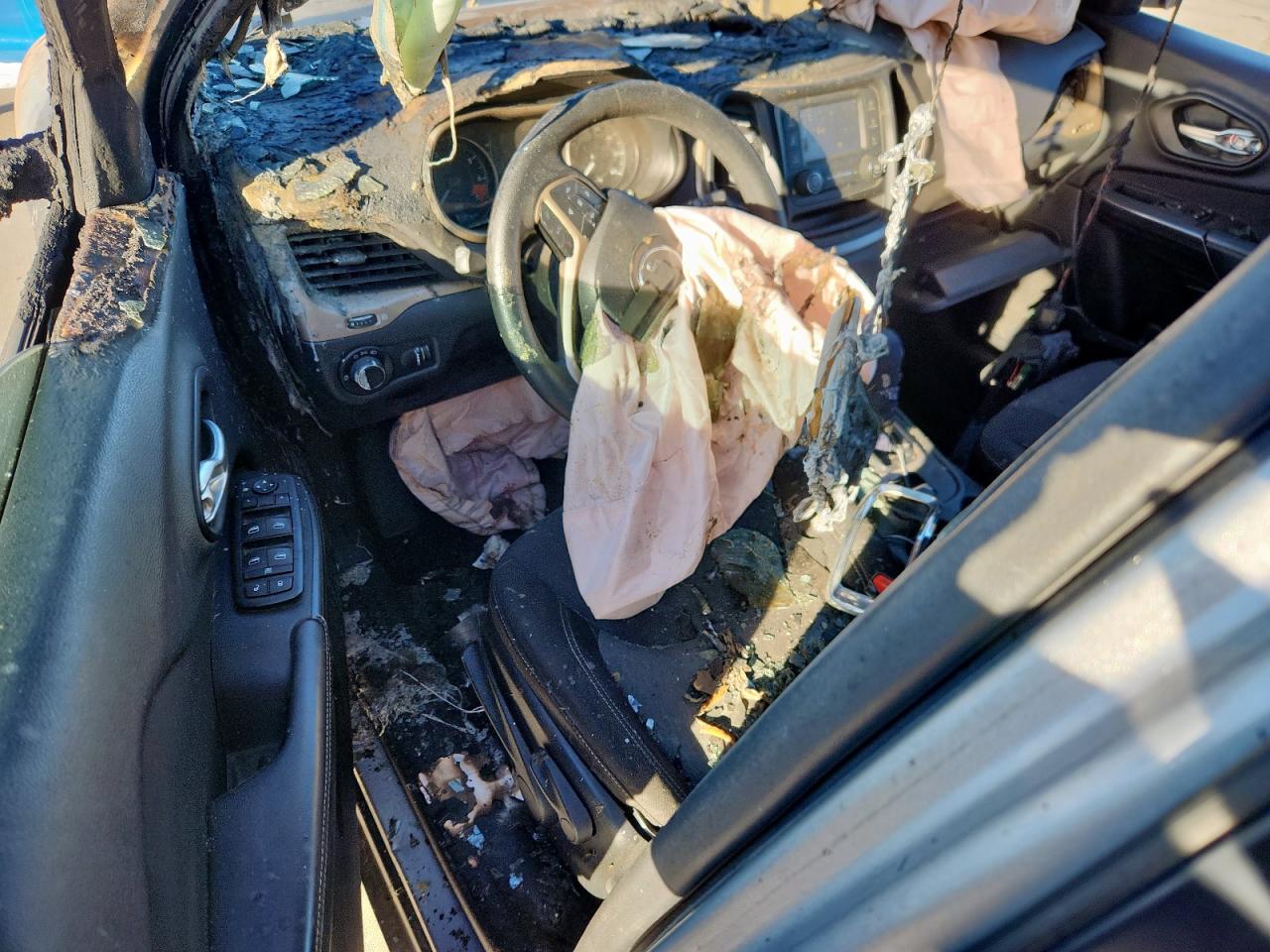 2014 Jeep Cherokee Sport VIN: 1C4PJLAB8EW258767 Lot: 90397345