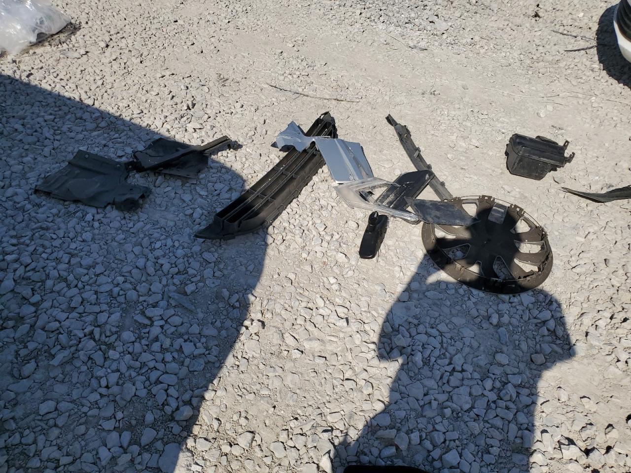 2017 Nissan Rogue S VIN: KNMAT2MV3HP523321 Lot: 84923085