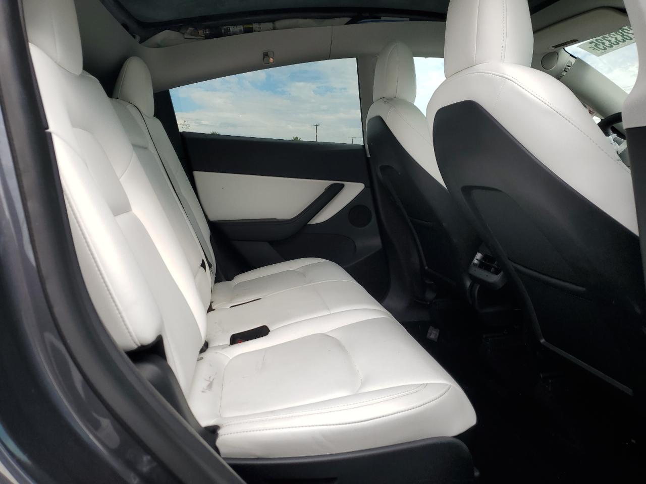 2022 Tesla Model Y VIN: 7SAYGAEEXNF402192 Lot: 82283335