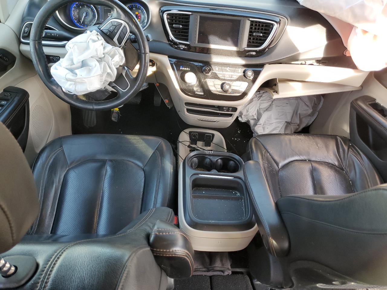 2020 Chrysler Pacifica Touring L VIN: 2C4RC1BG0LR134662 Lot: 82676355