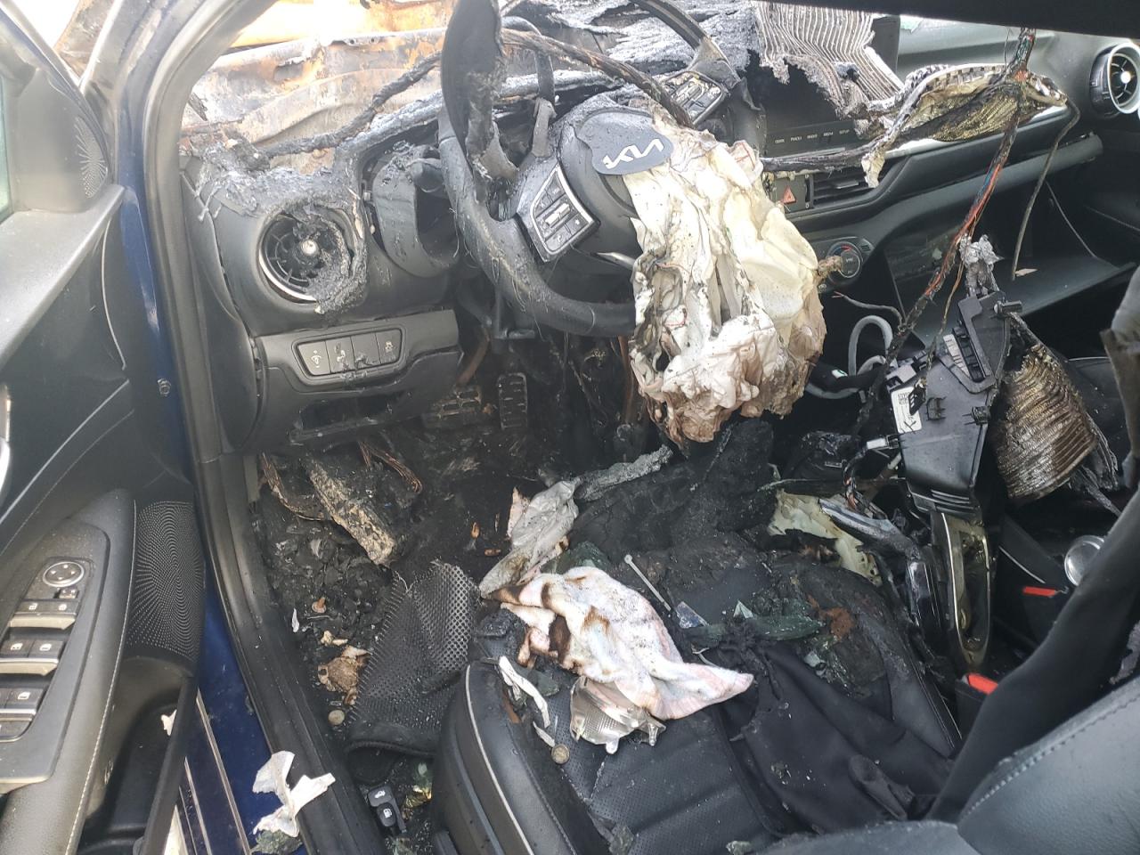 2024 Kia Forte Gt Line VIN: 3KPF54AD9RE808632 Lot: 85694985