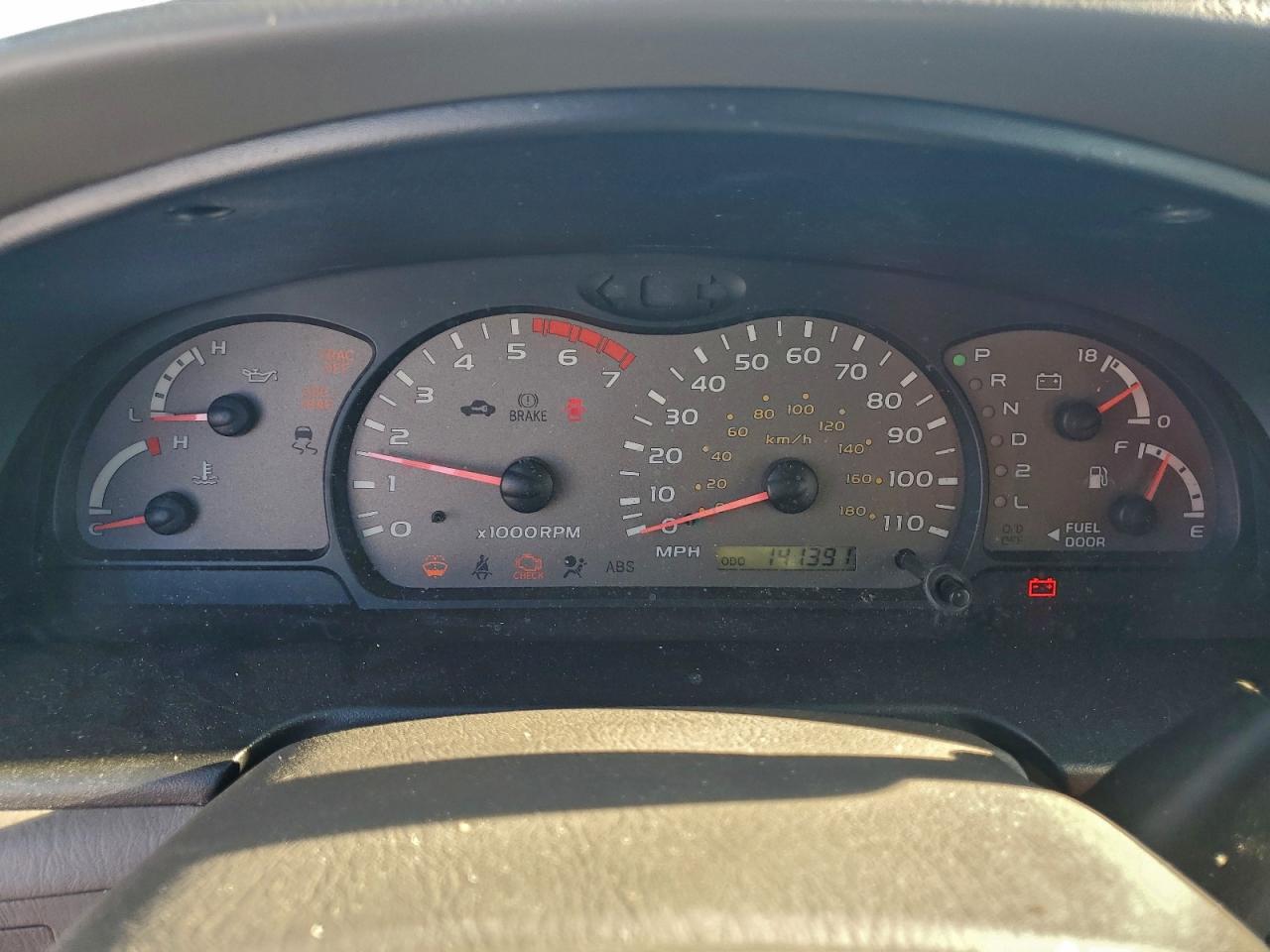 2004 Toyota Sequoia Sr5 VIN: 5TDZT34A24S227812 Lot: 89933115