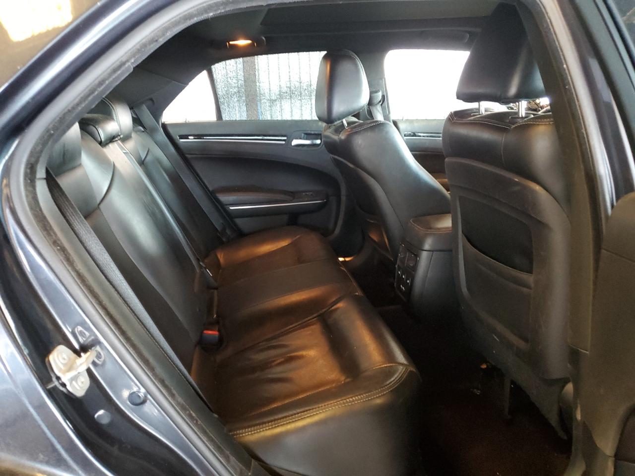 2018 Chrysler 300 S VIN: 2C3CCABT2JH304322 Lot: 87491525