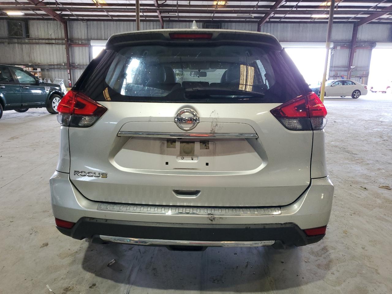 2017 Nissan Rogue S VIN: JN8AT2MT4HW140142 Lot: 80872455