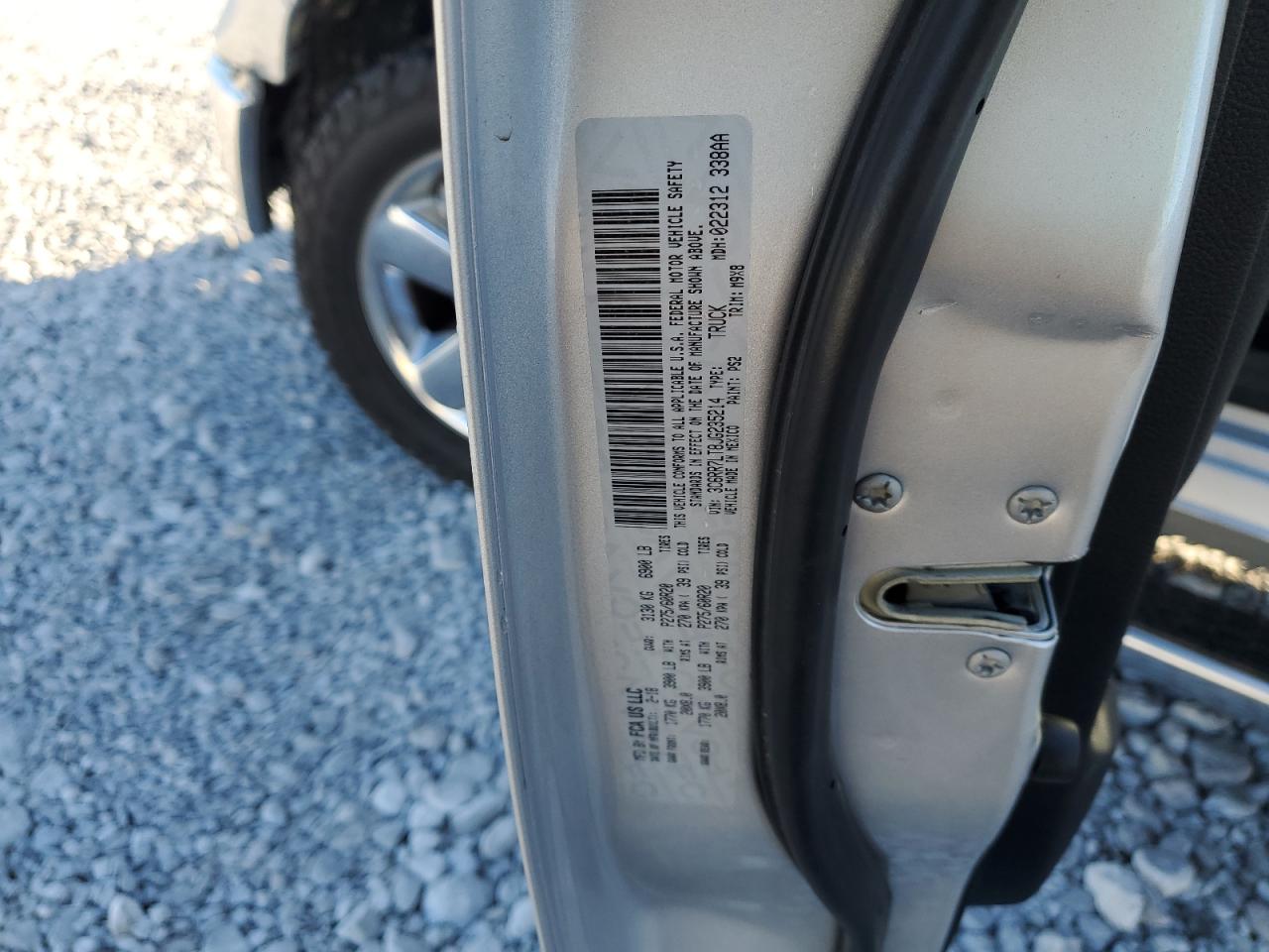 2018 Ram 1500 Slt VIN: 3C6RR7LT8JG235214 Lot: 87067155