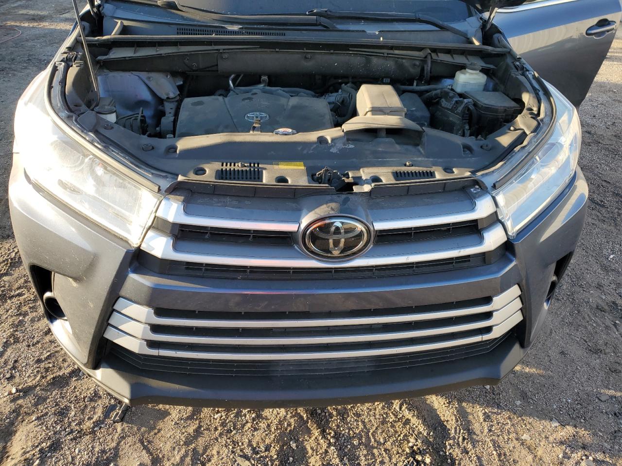 2019 Toyota Highlander Le VIN: 5TDBZRFH4KS924408 Lot: 85645535