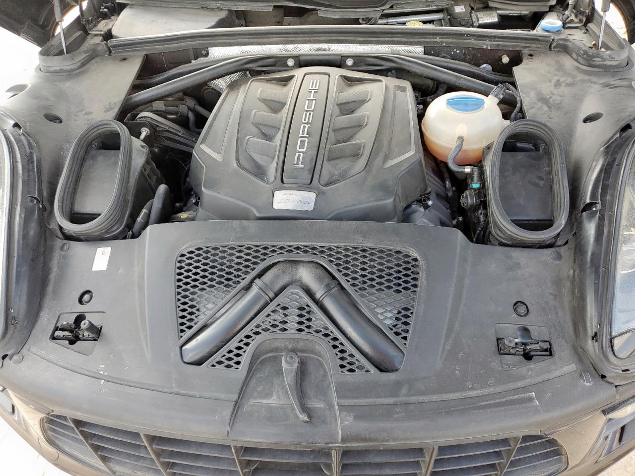 2016 Porsche Macan S VIN: WP1AB2A51GLB45933 Lot: 84063495