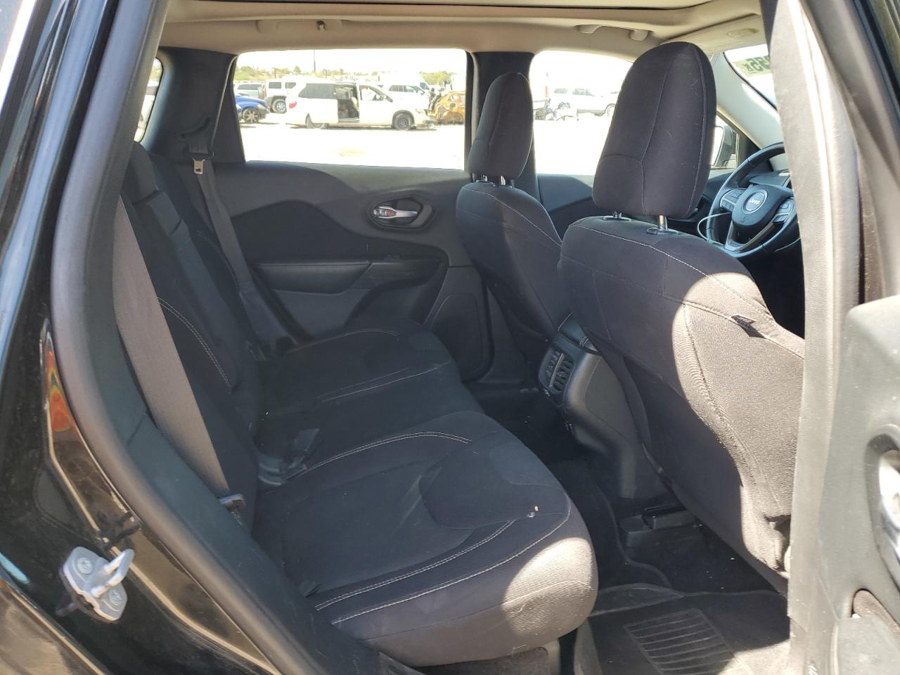 2016 Jeep Cherokee Latitude VIN: 1C4PJMCB8GW133886 Lot: 85703255