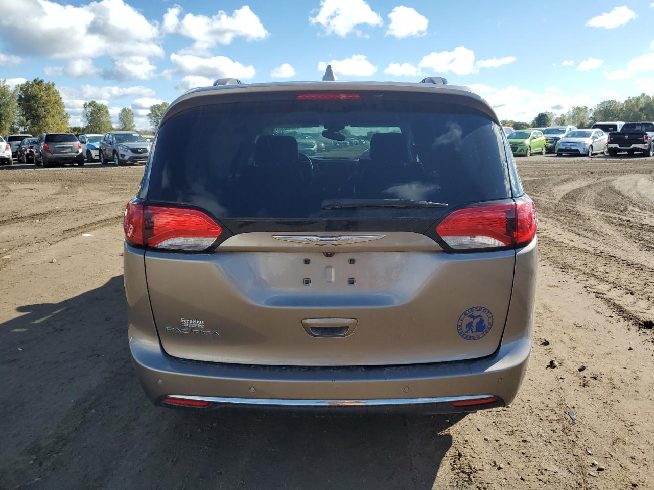 2017 Chrysler Pacifica Touring L VIN: 2C4RC1BG0HR821826 Lot: 82261515