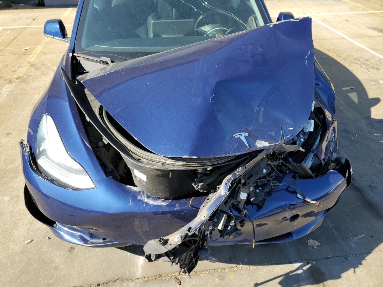 2018 Tesla Model 3 VIN: 5YJ3E1EAXJF076415 Lot: 84964675