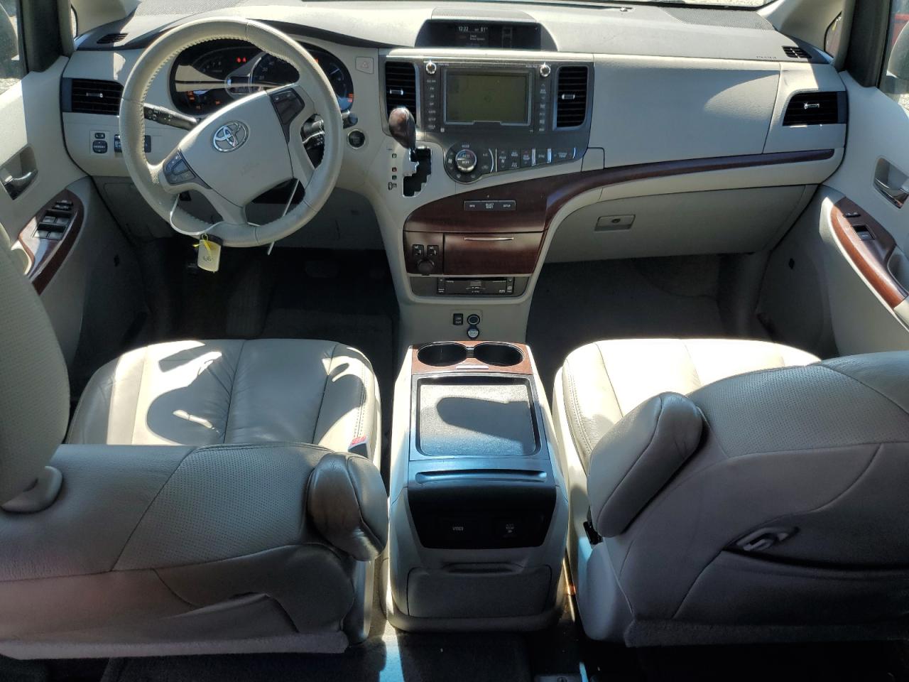 2011 Toyota Sienna Xle VIN: 5TDYK3DC8BS174661 Lot: 84907795