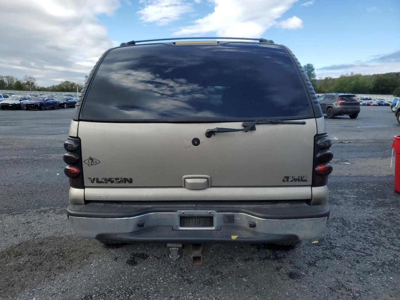 2002 GMC Yukon VIN: 1GKEK13Z72R301173 Lot: 85836955