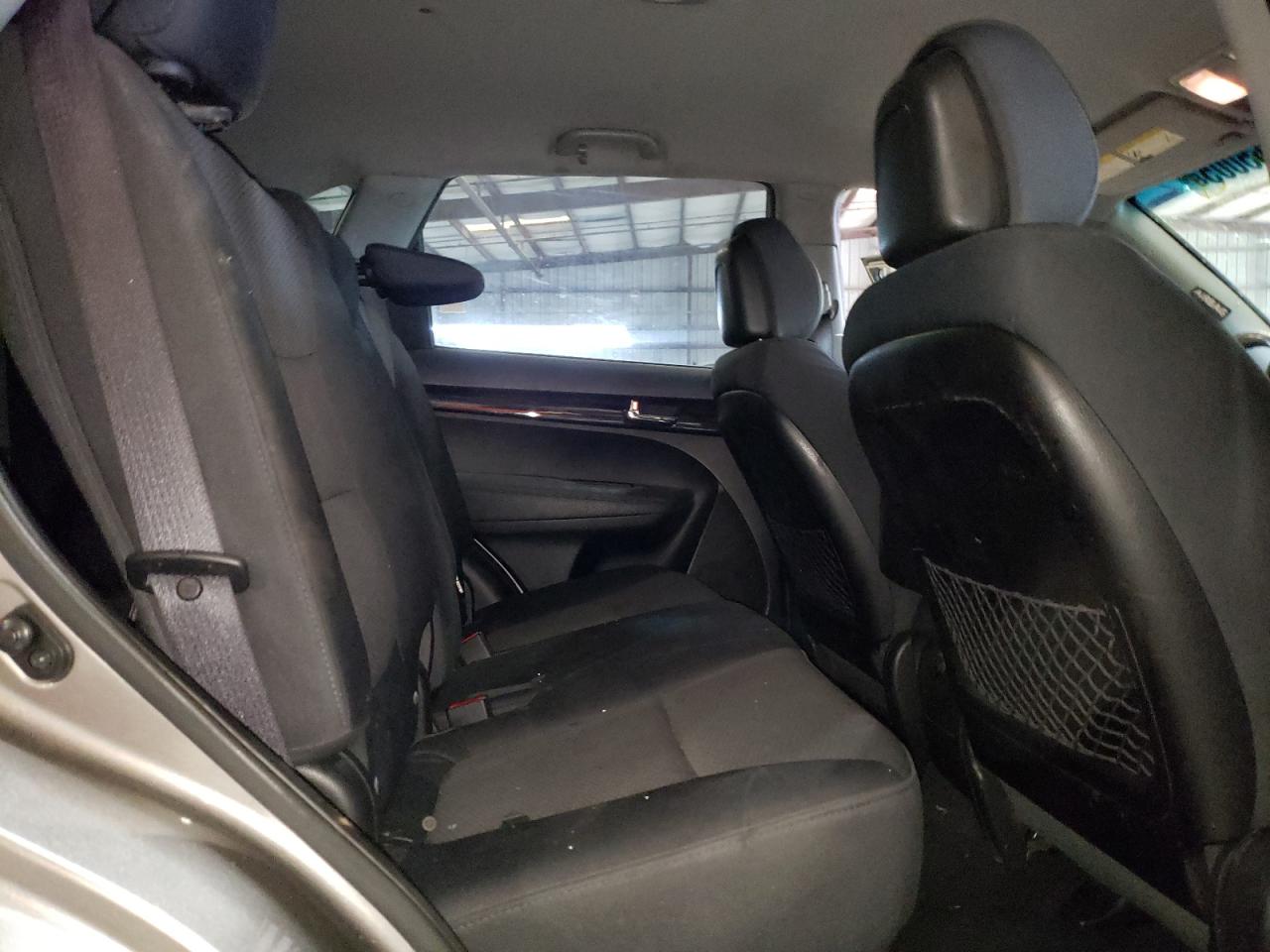 2011 Kia Sorento Base VIN: 5XYKT4A11BG117355 Lot: 85865005