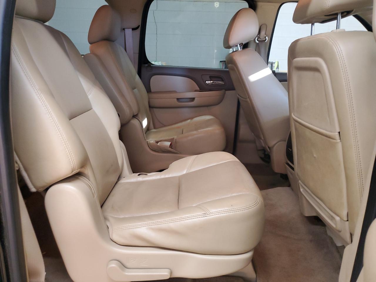 2011 GMC Yukon Xl K1500 Slt VIN: 1GKS2KE35BR102009 Lot: 82187725