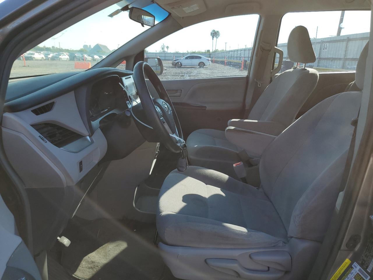 2017 Toyota Sienna VIN: 5TDZZ3DC6HS865521 Lot: 82542335
