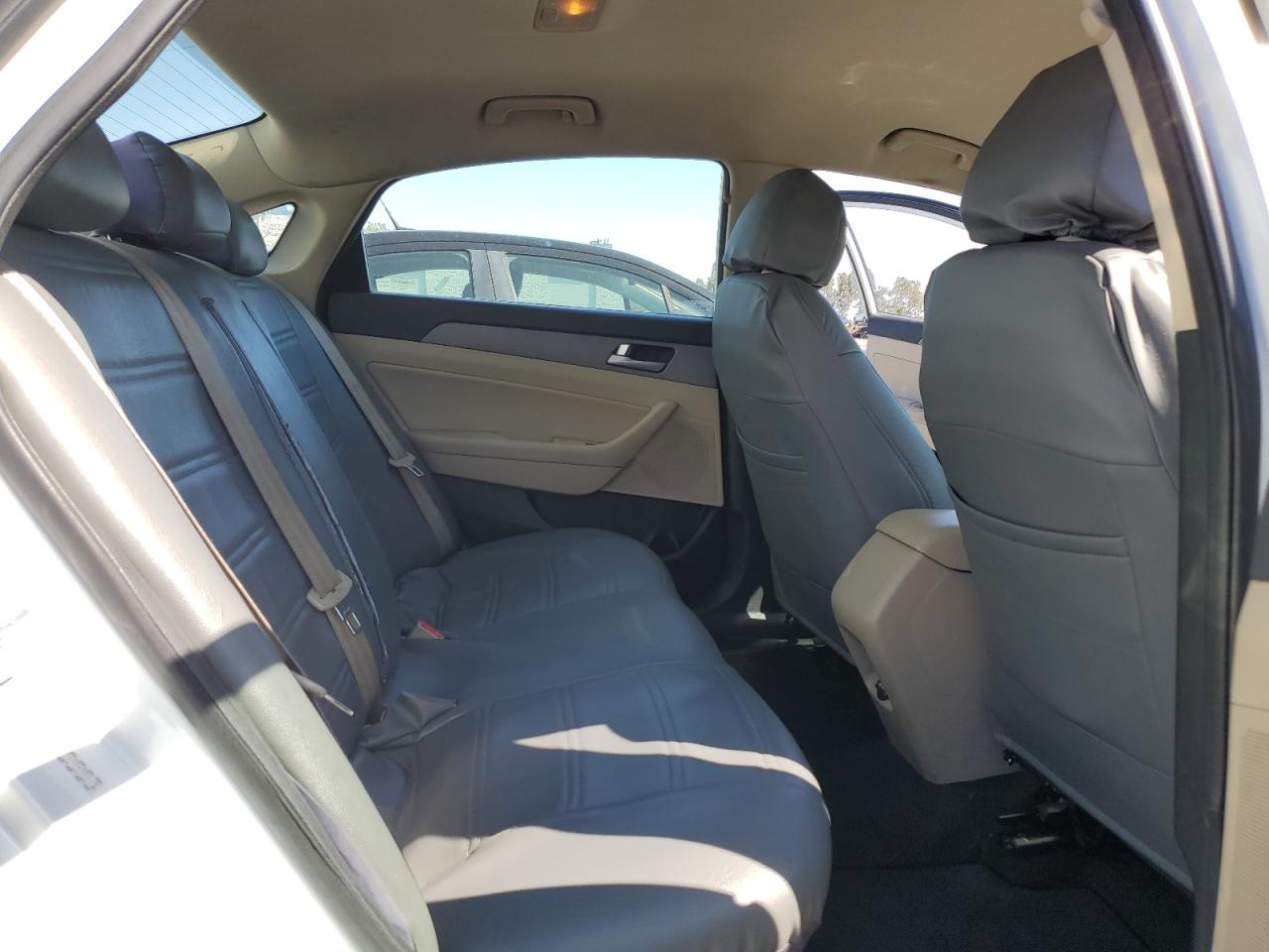 2017 Hyundai Sonata Hybrid VIN: KMHE24L10HA058350 Lot: 84970435