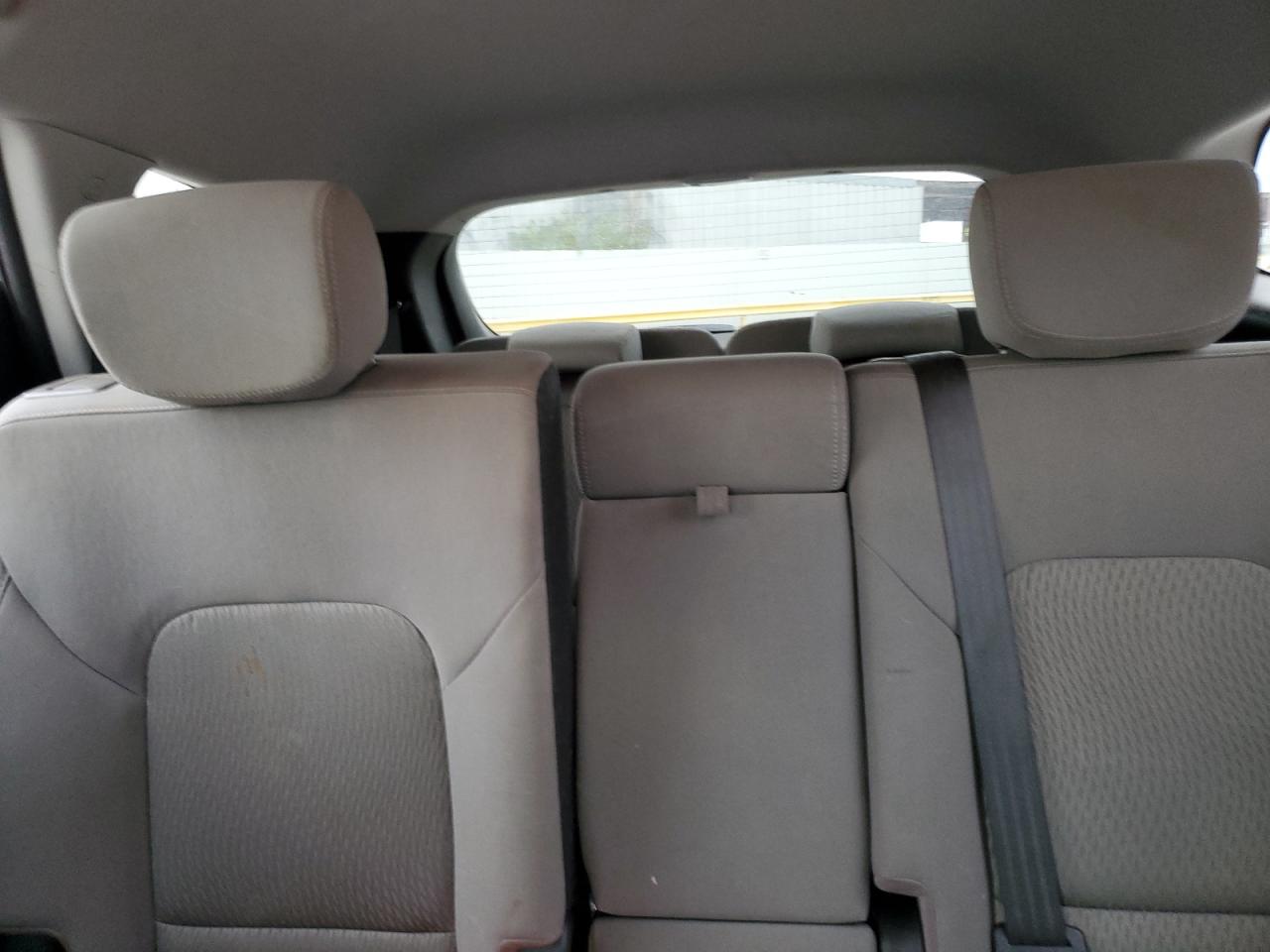 2017 Hyundai Santa Fe Se VIN: KM8SMDHF0HU227587 Lot: 86111125