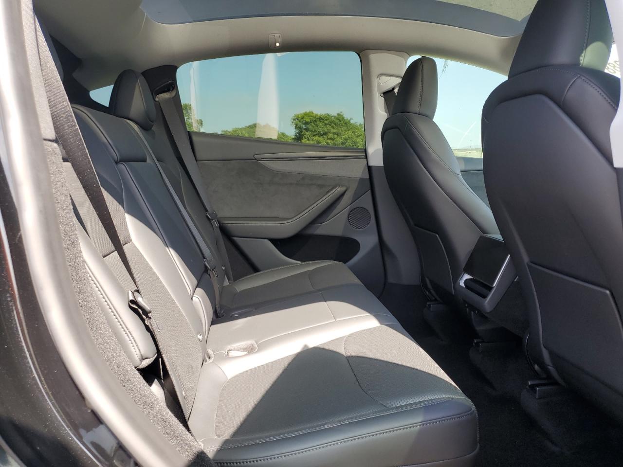 2026 Tesla Model Y VIN: 7SAYGDED4TF423982 Lot: 84398895