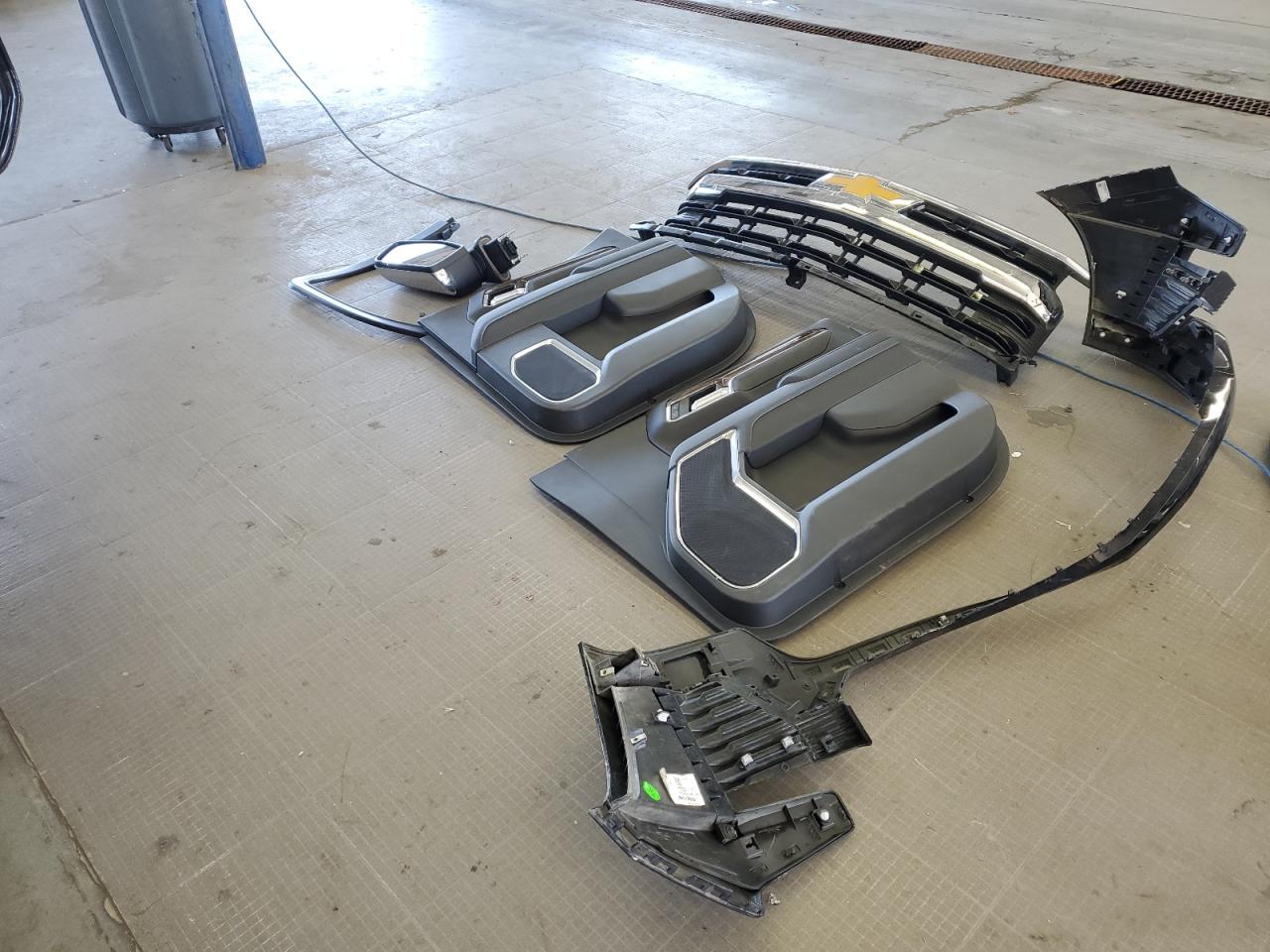 2024 Chevrolet Silverado K1500 Lt VIN: 1GCUDDE88RZ117944 Lot: 85572735