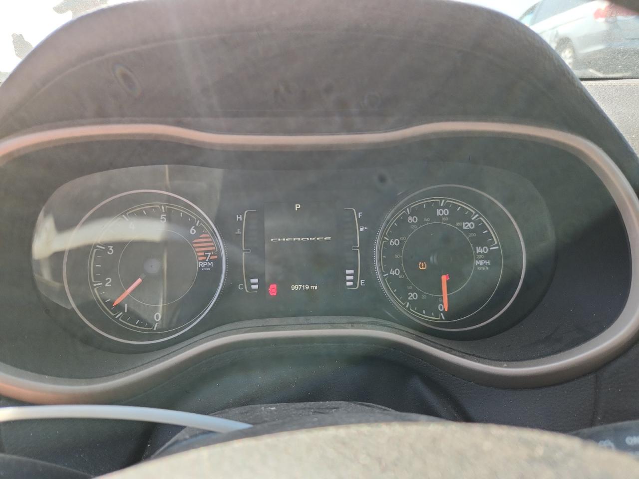 2018 Jeep Cherokee Latitude VIN: 1C4PJMCB2JD564324 Lot: 84586815