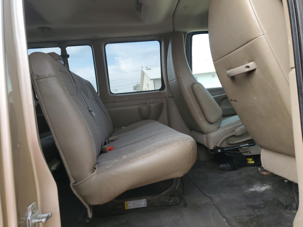 2011 GMC Savana G1500 Ls VIN: 1GKS8BF47B1121942 Lot: 81970695