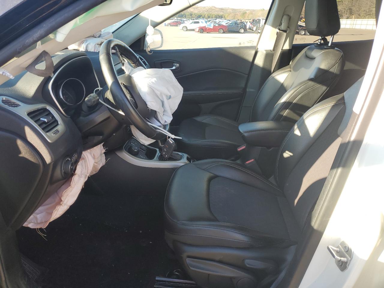 2019 Jeep Compass Latitude VIN: 3C4NJDBB9KT813951 Lot: 82427025