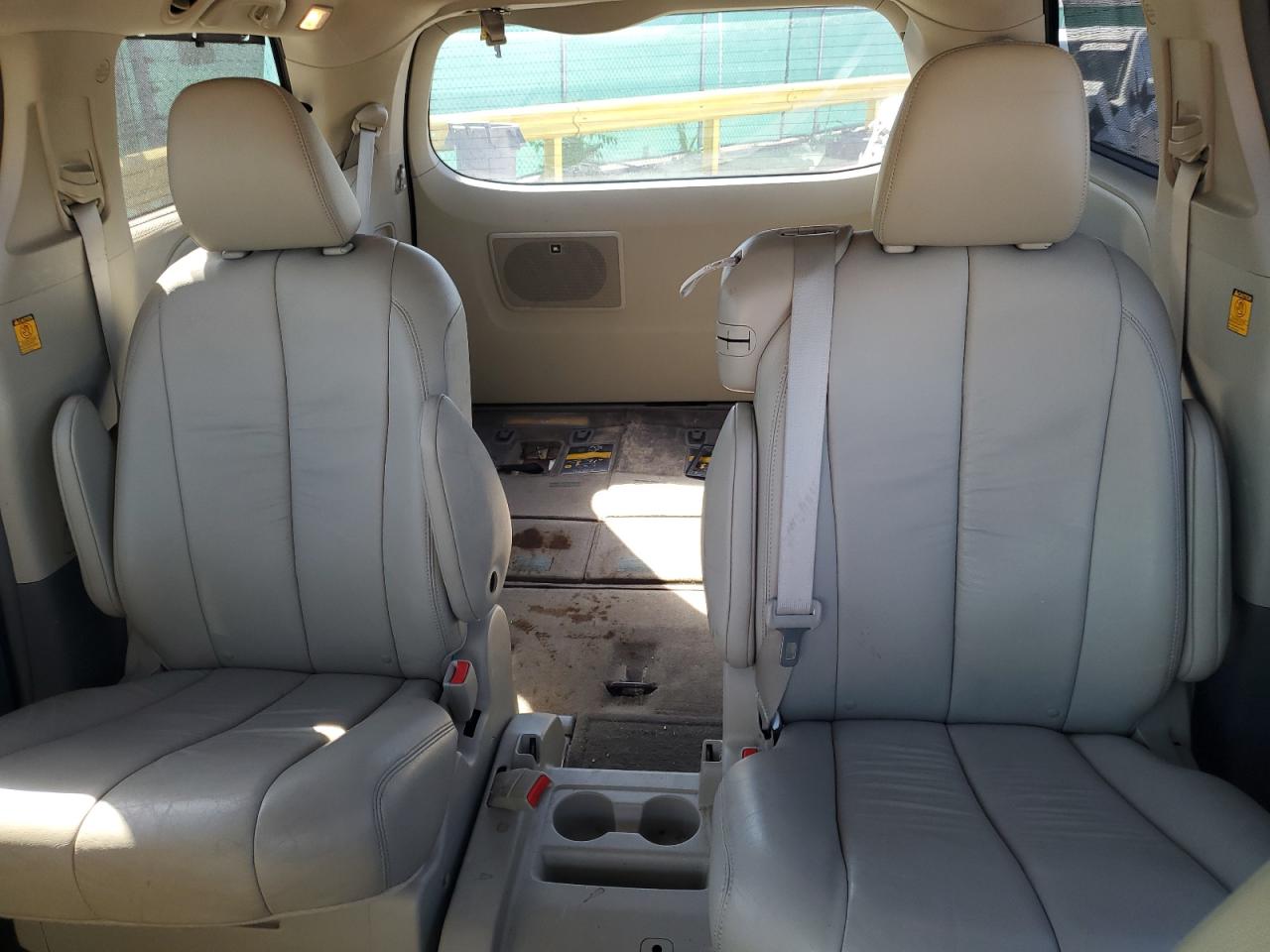 2011 Toyota Sienna Xle VIN: 5TDYK3DC5BS110917 Lot: 84935105