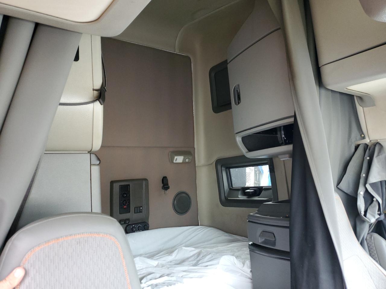 2019 Volvo Vnl Semi Truck VIN: 4V4NC9EH6KN202352 Lot: 85160965