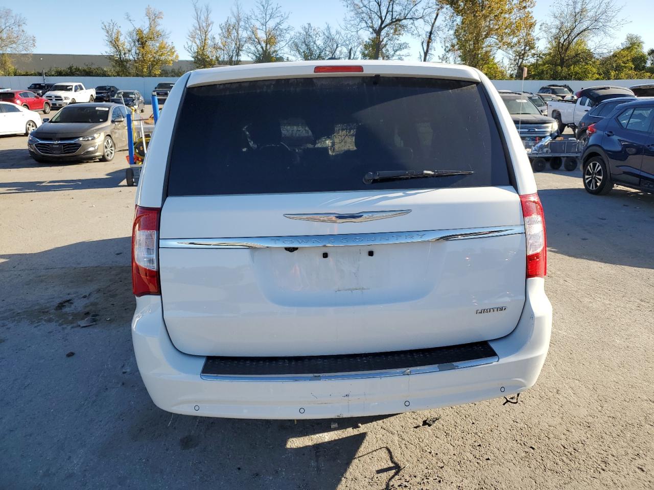 2015 Chrysler Town & Country Limited Platinum VIN: 2C4RC1GG9FR755461 Lot: 87447505