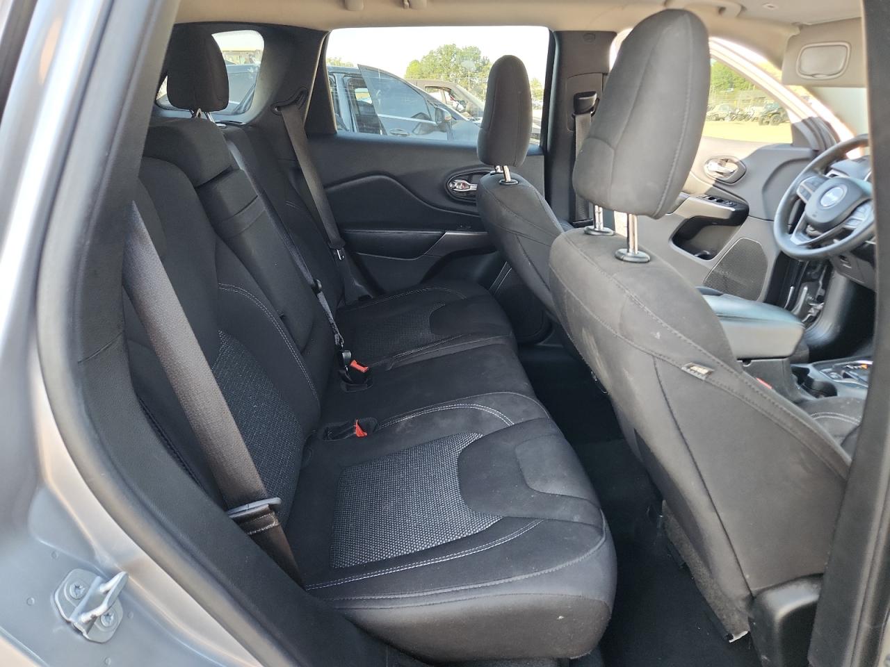 2019 Jeep Cherokee Latitude VIN: 1C4PJLCB8KD358565 Lot: 86164555