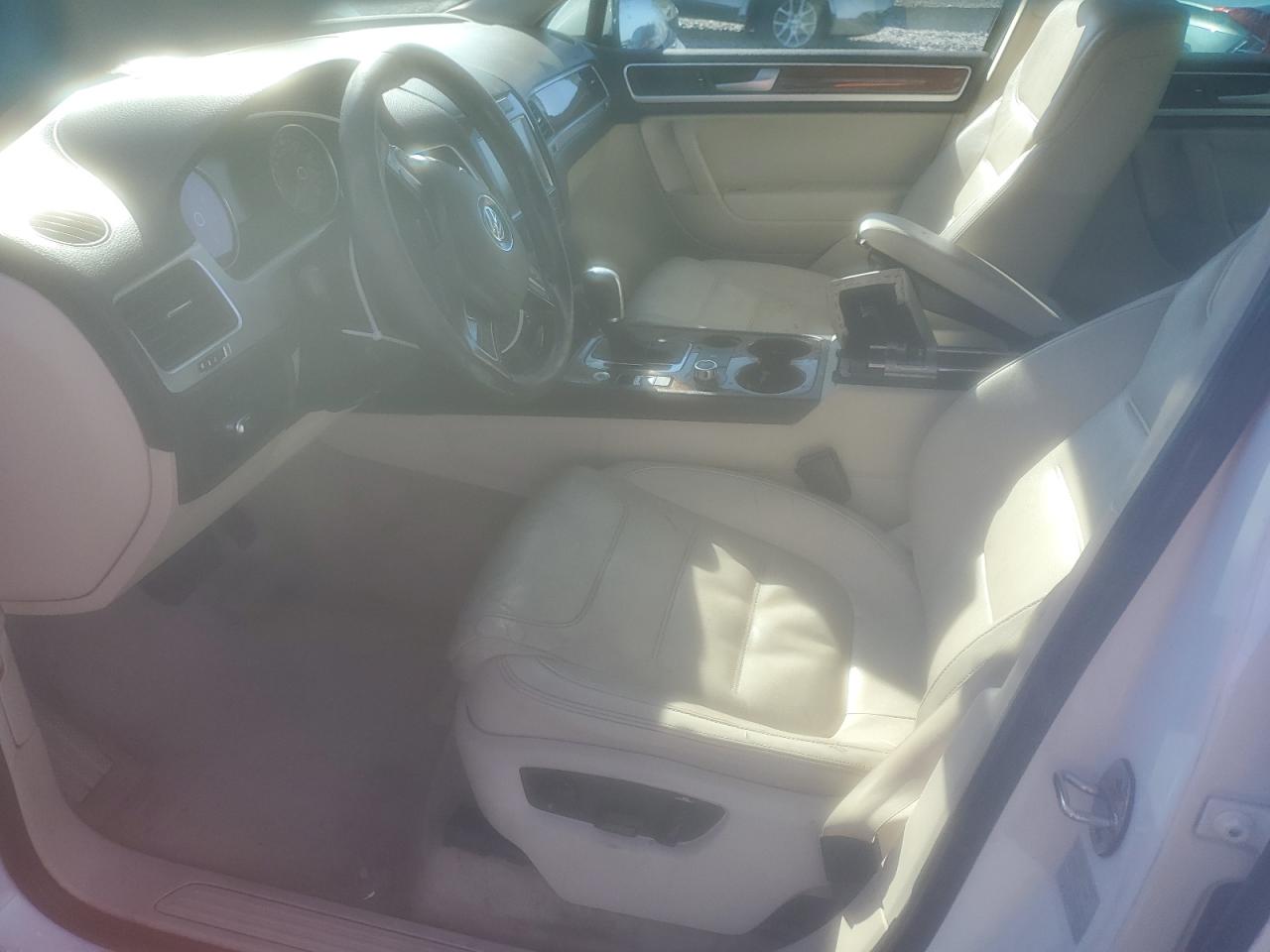 2014 Volkswagen Touareg V6 VIN: WVGEF9BP5ED012093 Lot: 89634175