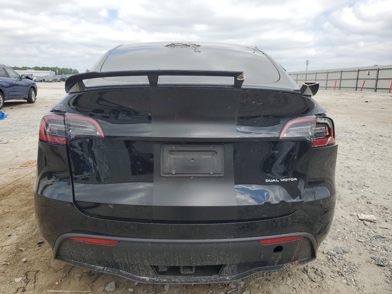 2024 Tesla Model Y VIN: 7SAYGDEE7RA323373 Lot: 81955545