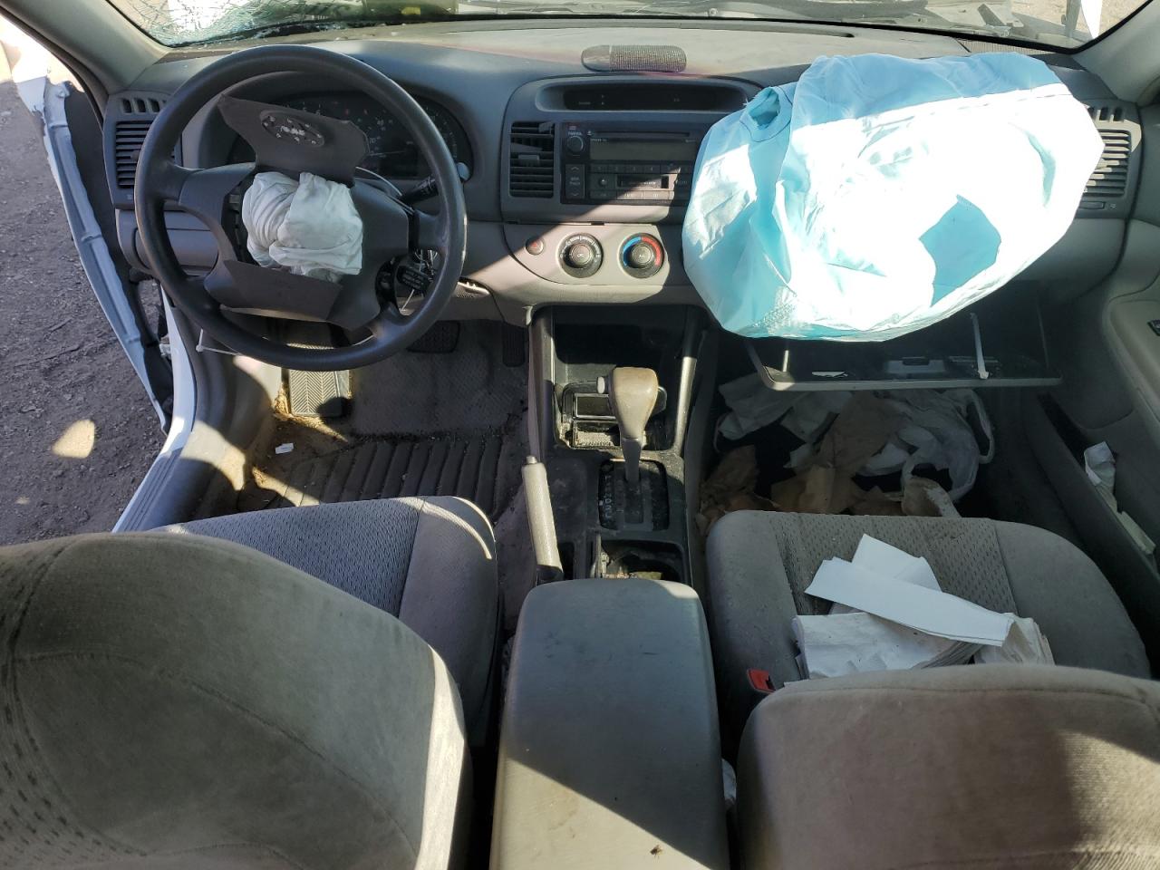 2003 Toyota Camry Le VIN: 4T1BE32K23U186532 Lot: 84928275