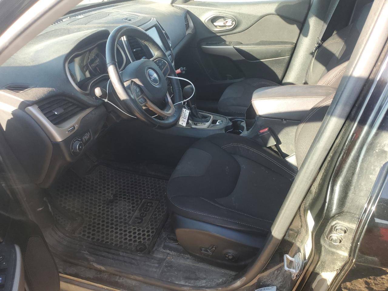 2017 Jeep Cherokee Latitude VIN: 1C4PJMCS1HW615052 Lot: 82463325