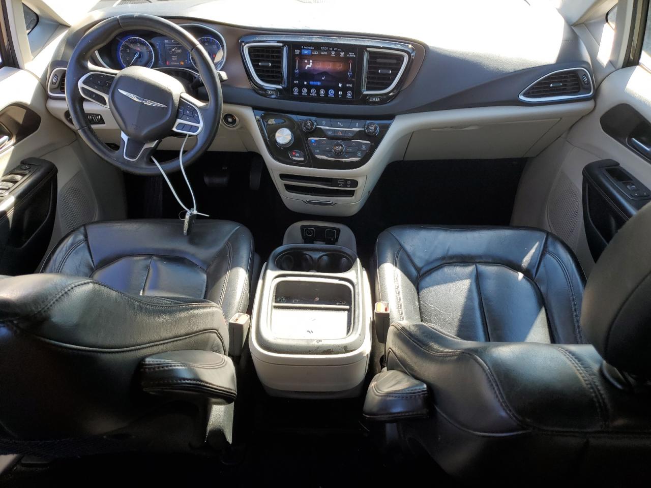 2017 Chrysler Pacifica Touring L VIN: 2C4RC1BG8HR745479 Lot: 84363755