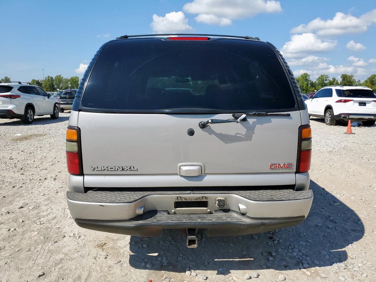 2004 GMC Yukon Xl Denali VIN: 1GKFK66U44J165636 Lot: 82286055