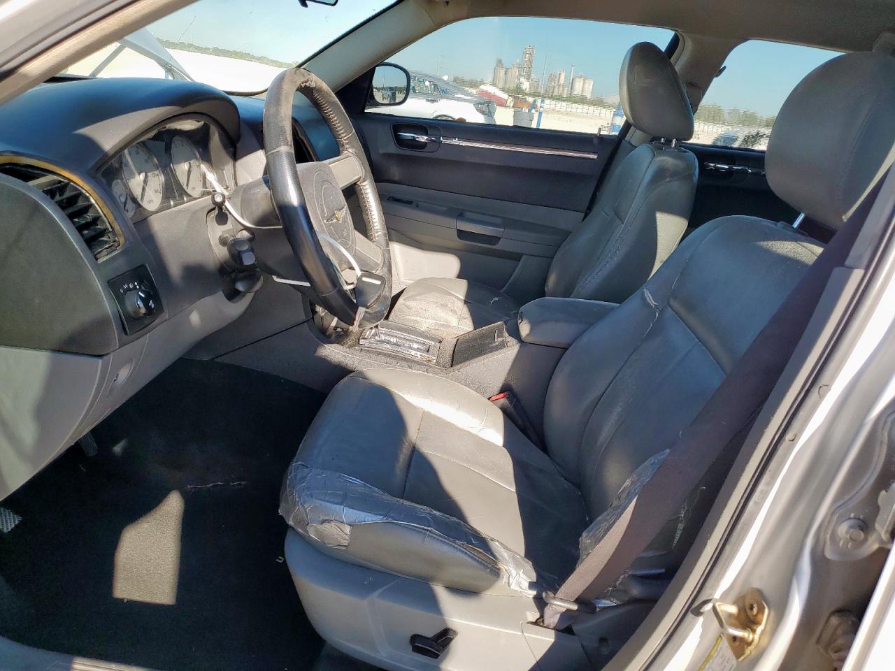 2005 Chrysler 300 Touring VIN: 2C3JA53G55H684378 Lot: 82430595