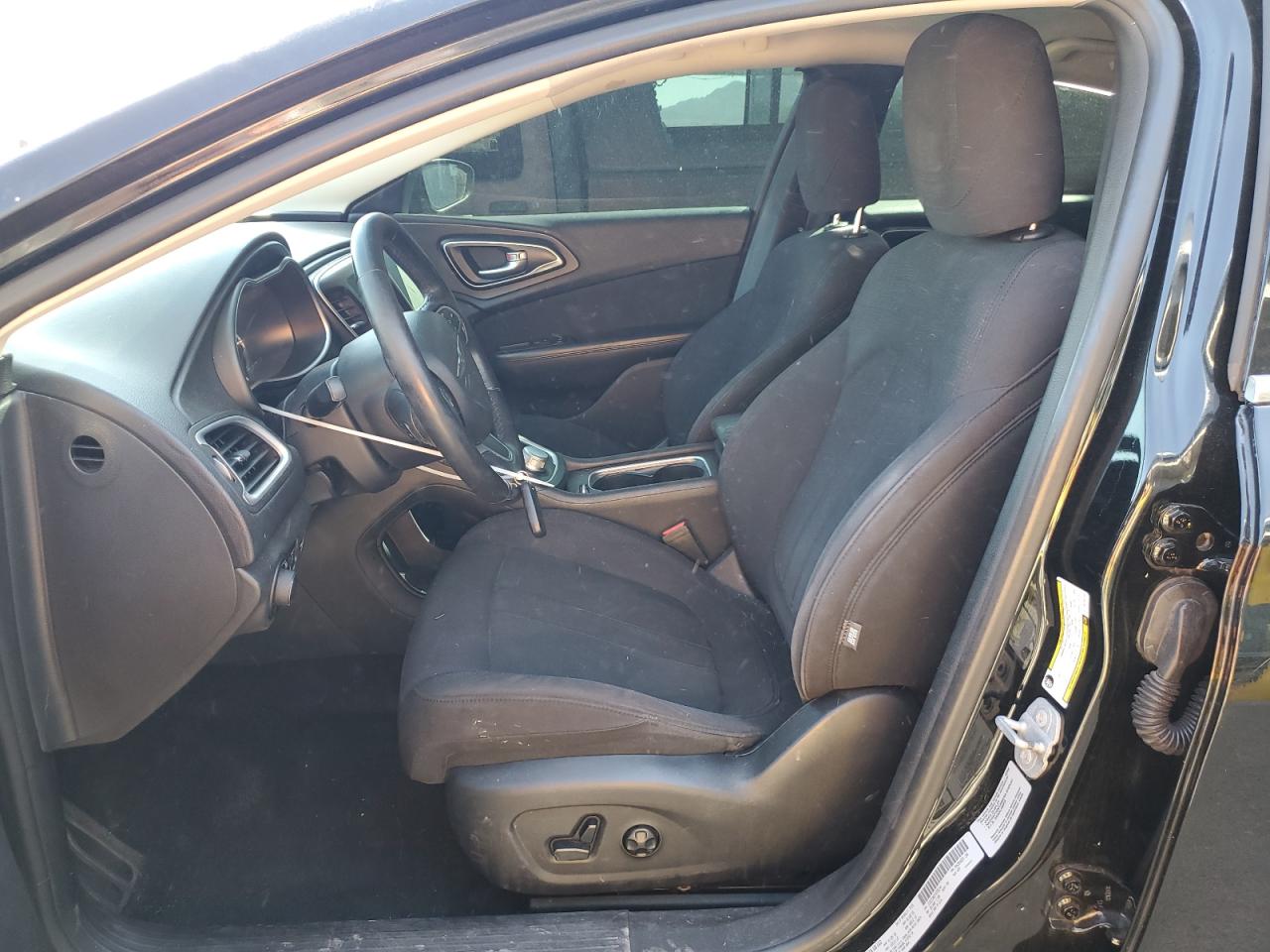 2015 Chrysler 200 Limited VIN: 1C3CCCAB1FN725144 Lot: 84984925