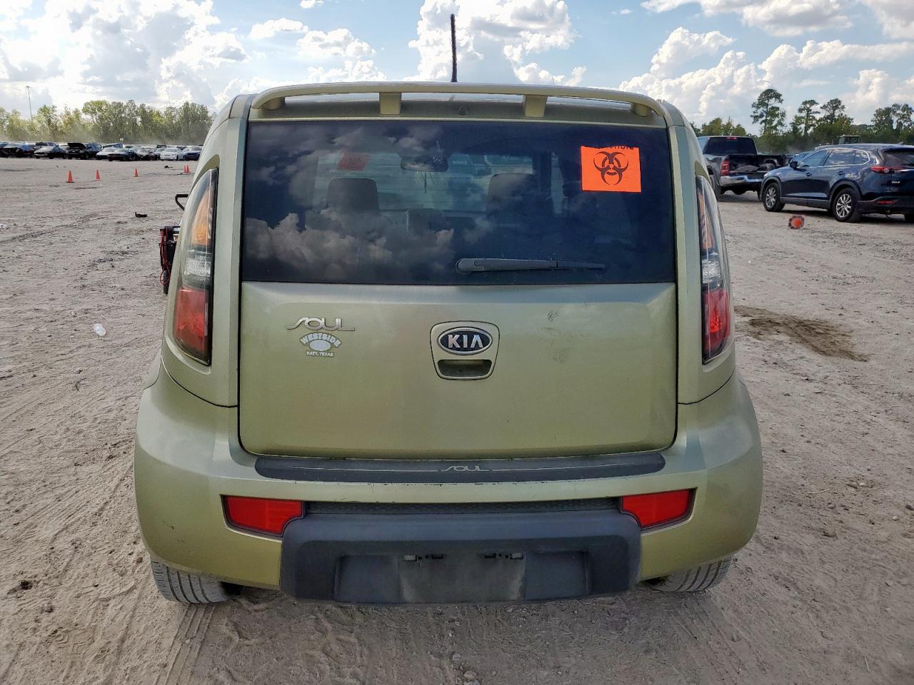 2010 Kia Soul + VIN: KNDJT2A25A7165882 Lot: 85651405