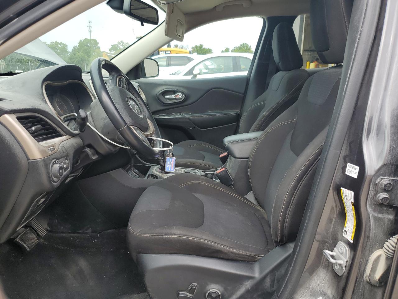 2015 Jeep Cherokee Latitude VIN: 1C4PJLCSXFW782503 Lot: 85921575