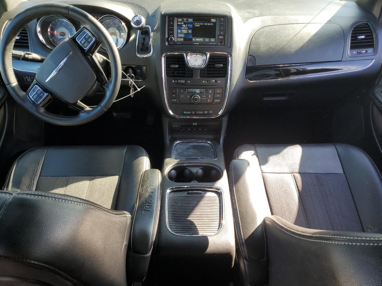 2016 Chrysler Town & Country S VIN: 2C4RC1HG0GR175466 Lot: 89613355