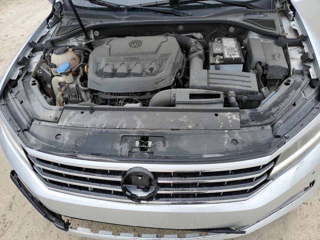 2018 Volkswagen Passat Sel Premium VIN: 1VWCA7A35JC041572 Lot: 82557055