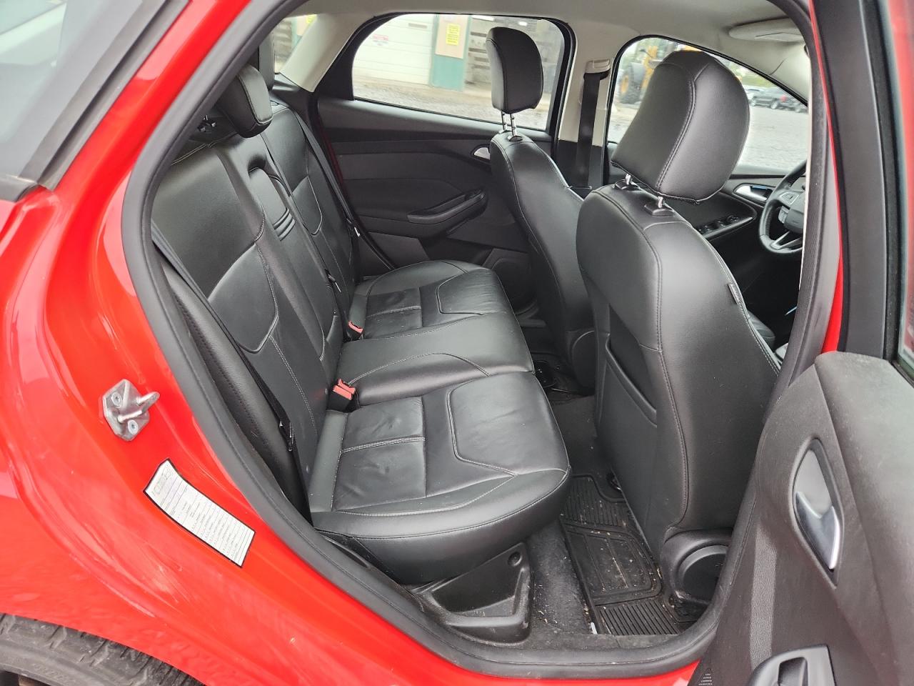 2016 Ford Focus Se VIN: 1FADP3K27GL325935 Lot: 86319085